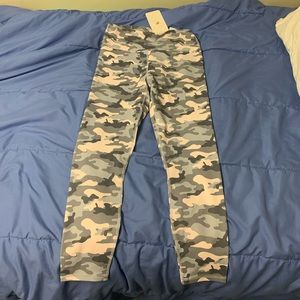NWT Fabletics Powerhold 7/8 Camo leggings M